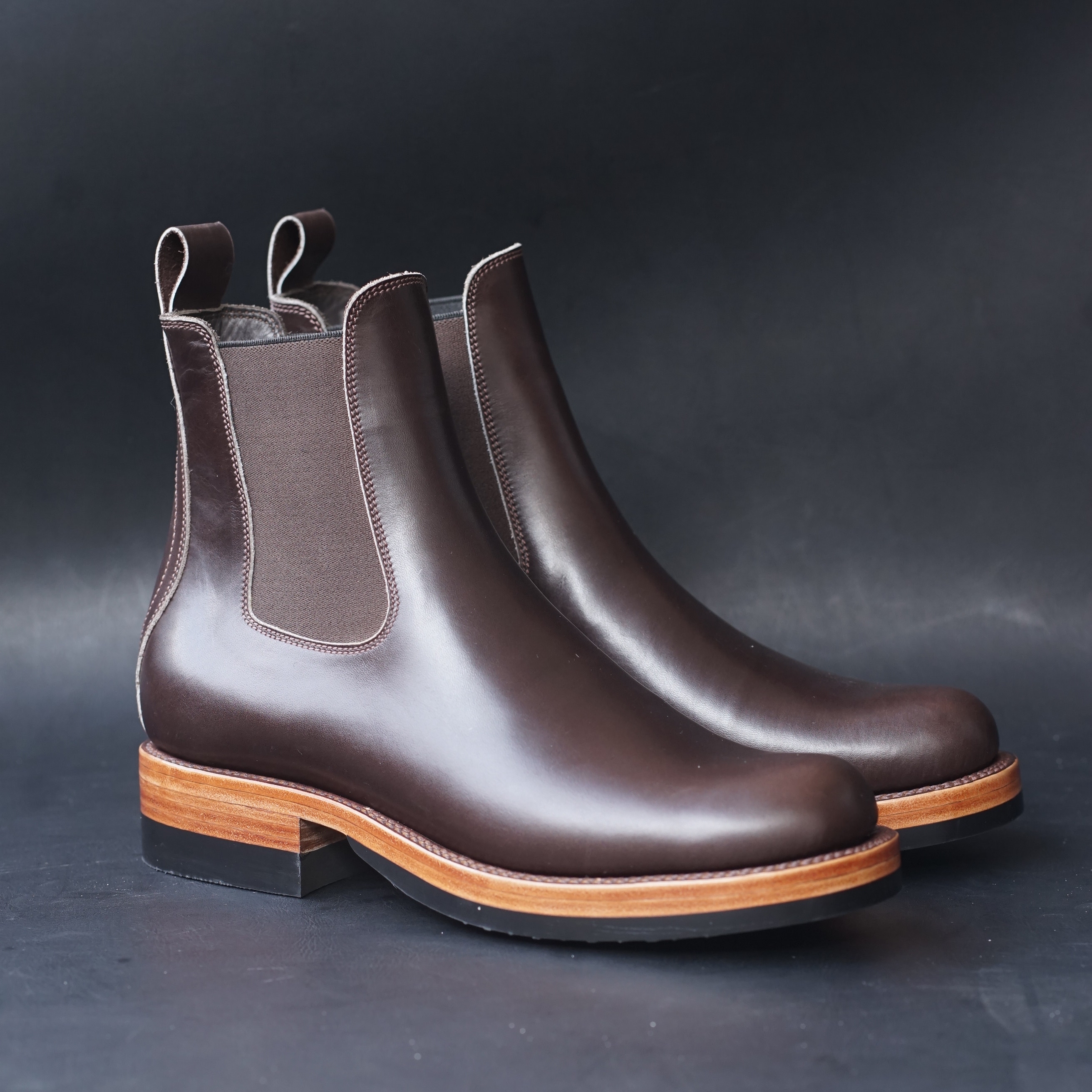 Fortis Wholecut Chelsea Boots
