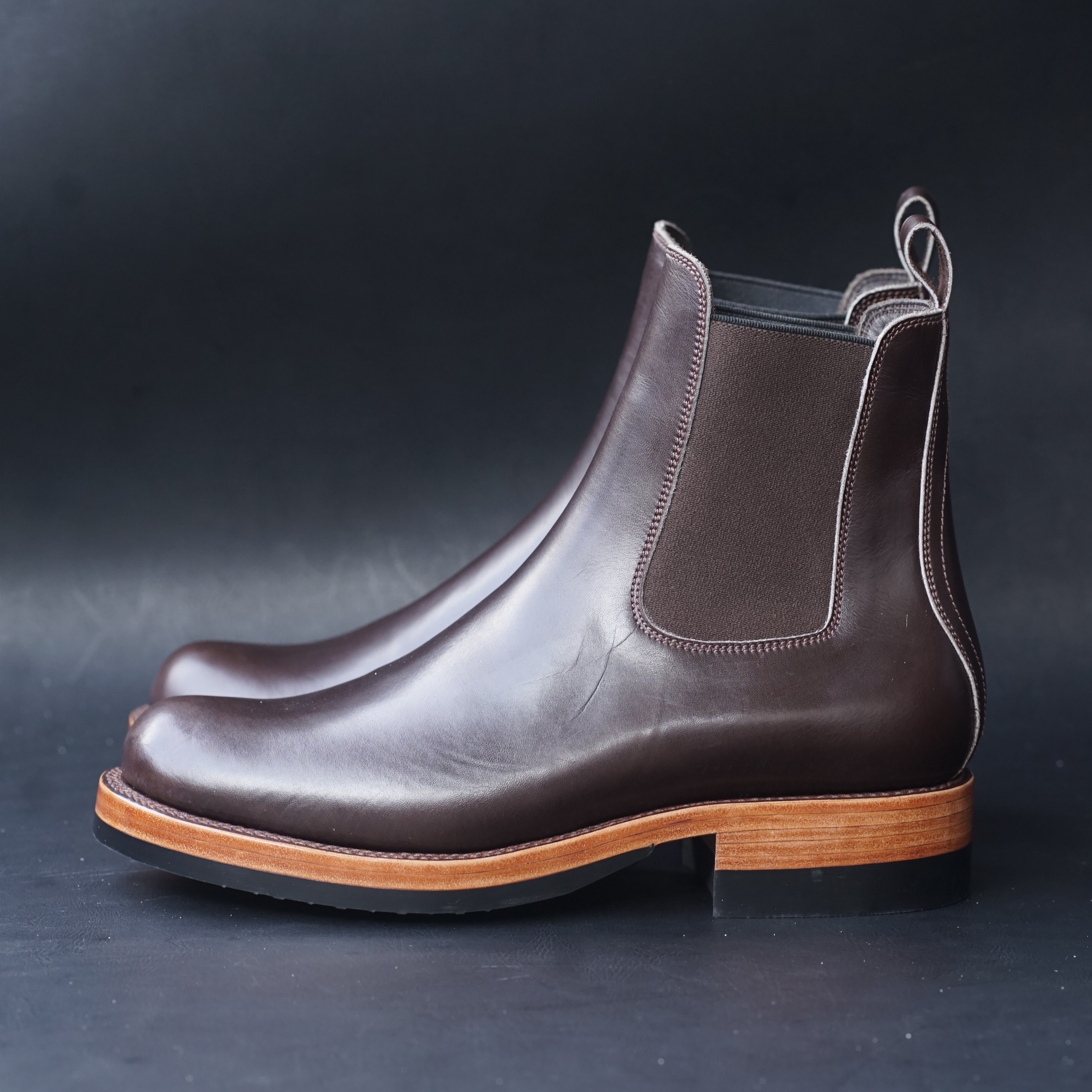 Fortis Wholecut Chelsea Boots