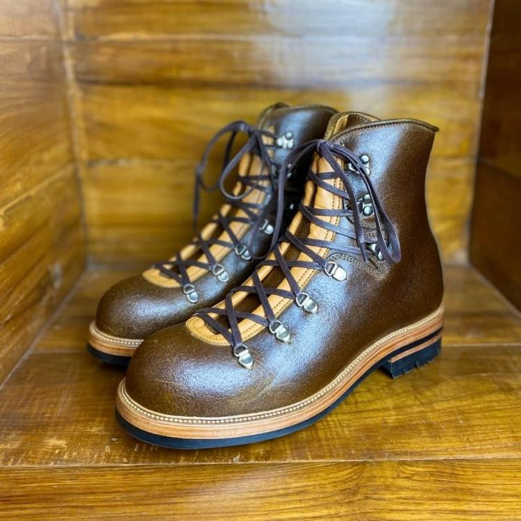 Tahura Hiking Boots