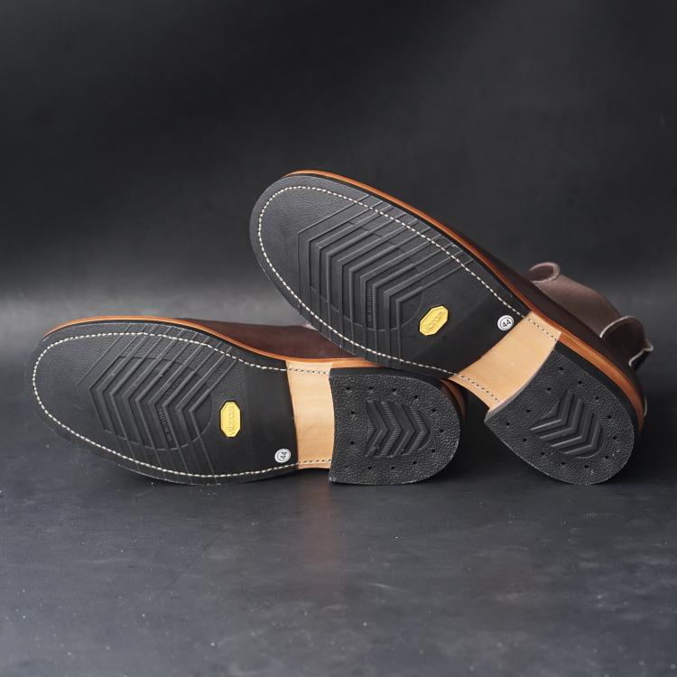 Fortis Wholecut Chelsea Boots